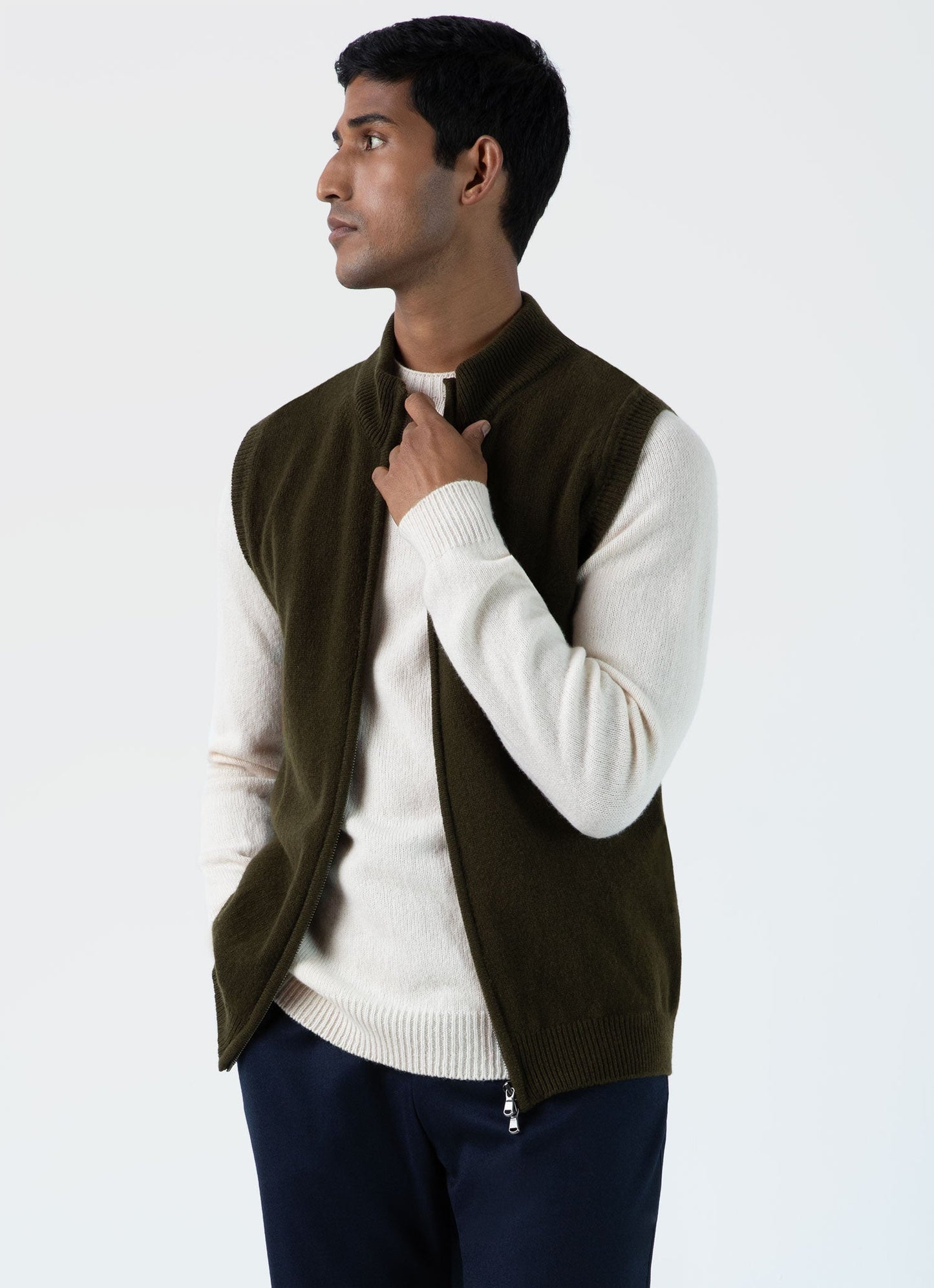 Mens Lambswool Gilet In Dark Olive Mjac7104 Gngw