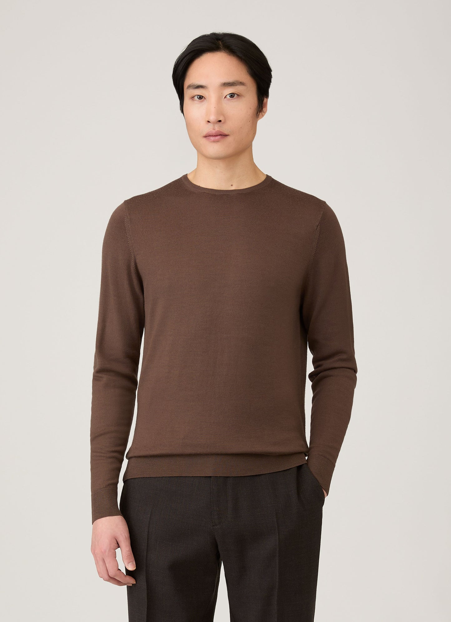 Mens Extra Fine Merino Crew Neck In Bark Mjum8058 Brgc