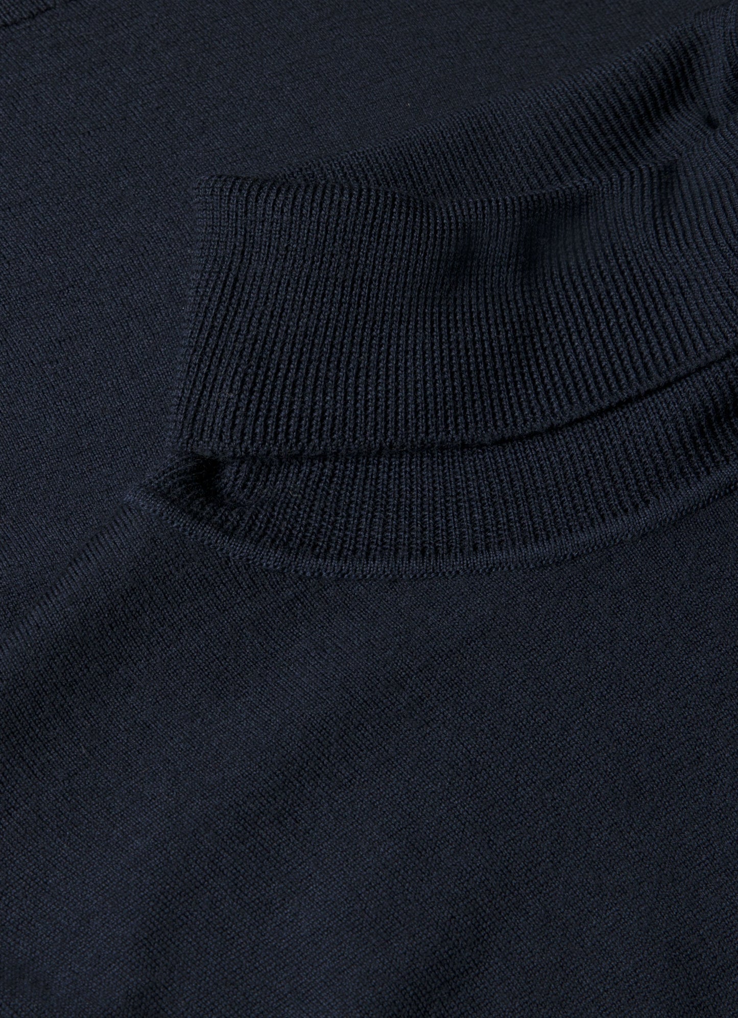 Mens Extra Fine Merino Roll Neck In Navy Mjum8071 Buaa